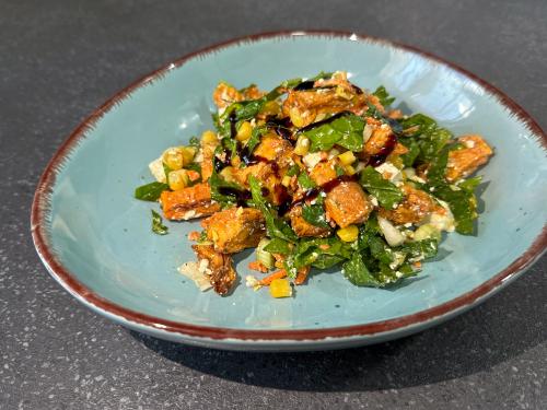 Salata multicolora cu cartof dulce